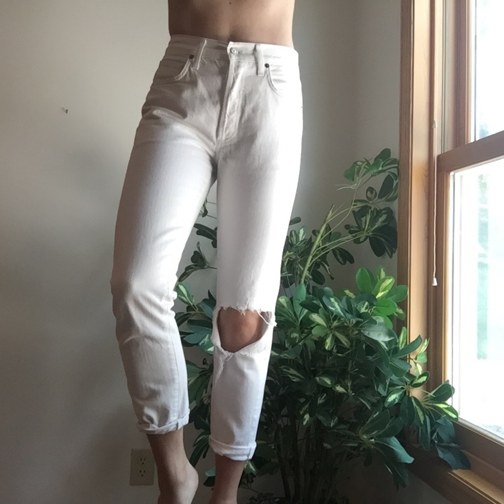 White boyfriend denim 🌿